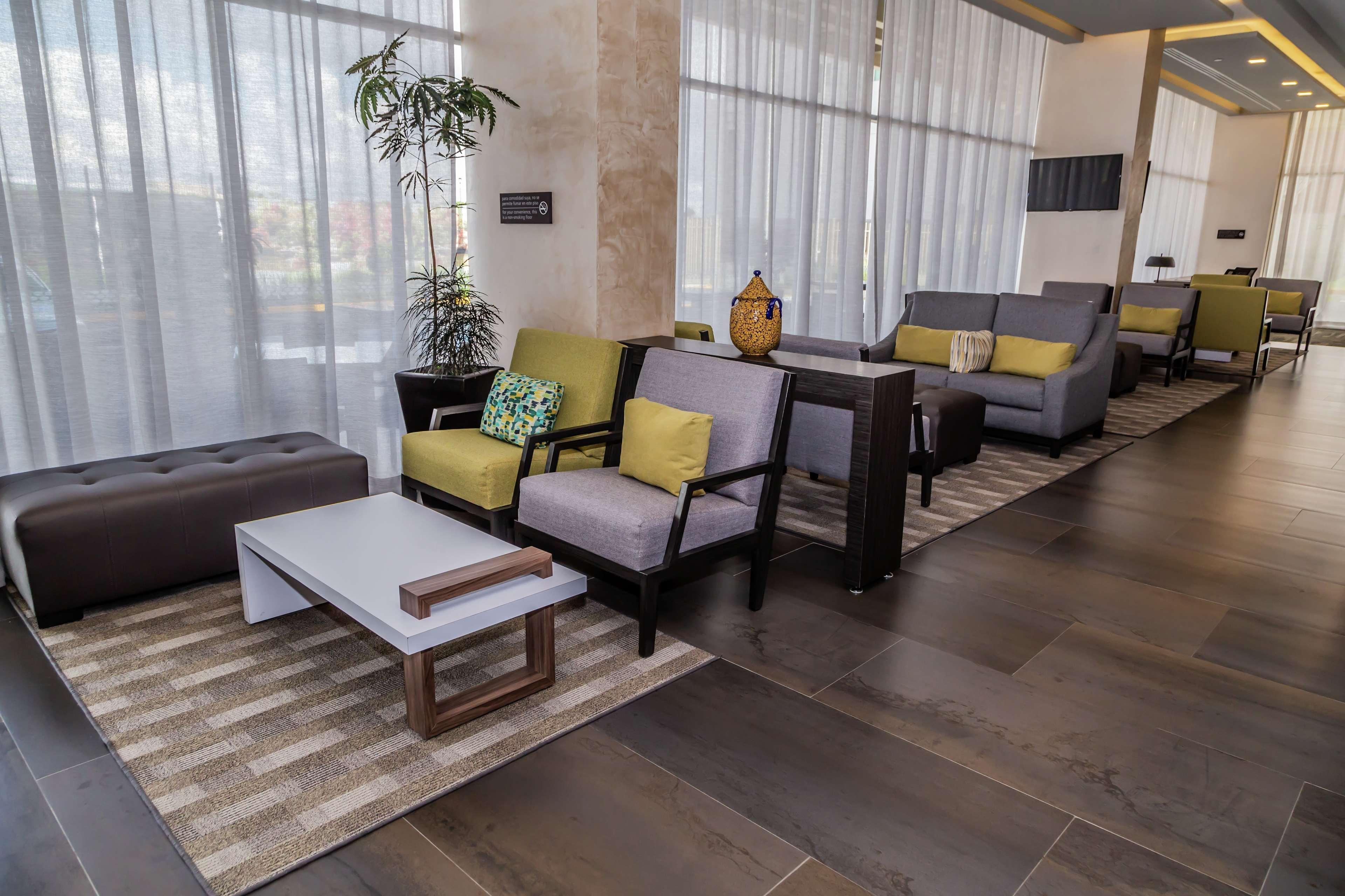 Hampton & By Hilton Puebla